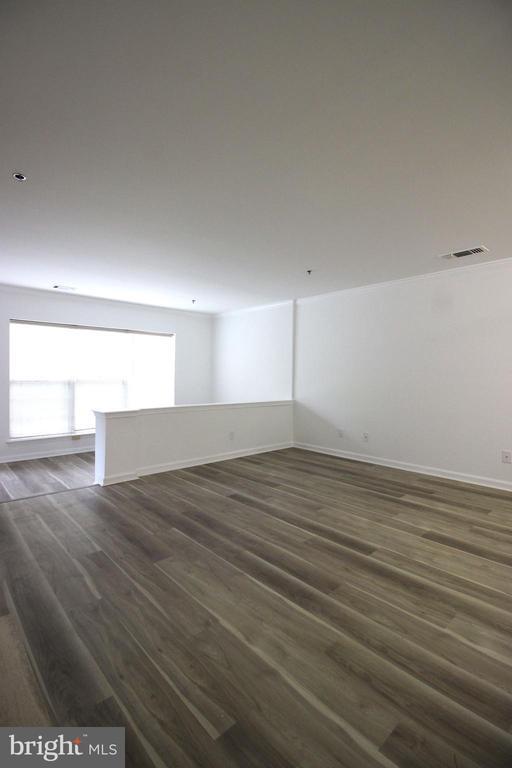 Building Photo - 1100 Quaker Hill Dr