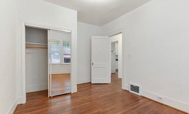 Bedroom - 466 Burlington Rd NE