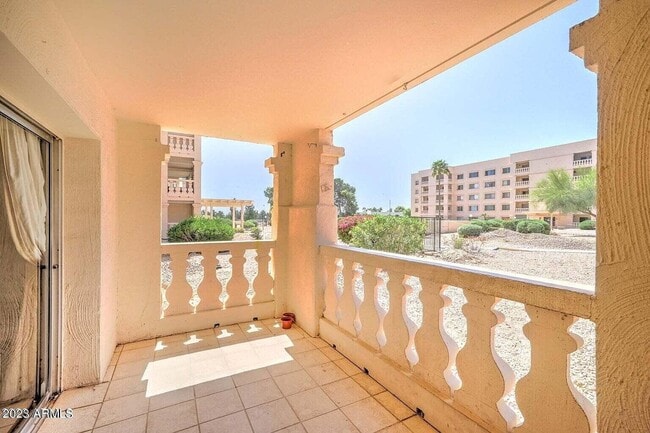 Foto del edificio - 7920 E Camelback Rd