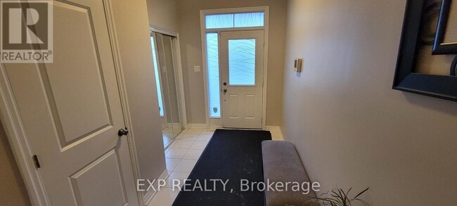 Building Photo - 647 Sunburst St