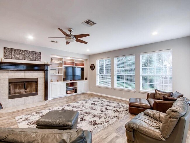 Foto del edificio - 9409 Jenaro Ct