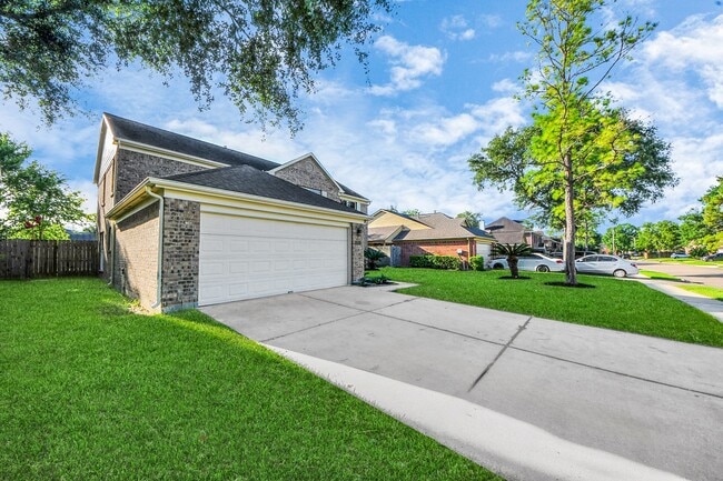 Building Photo - 4211 Royal Manor Dr