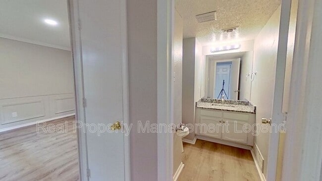 Building Photo - 2902 S Fielder Rd