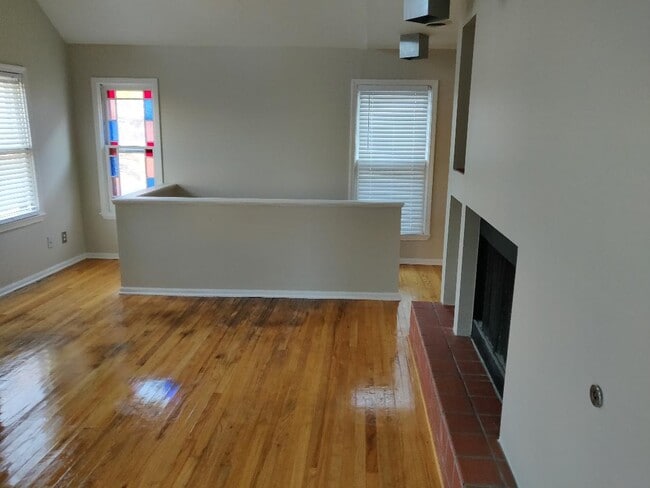 living room - 3158 Oak St