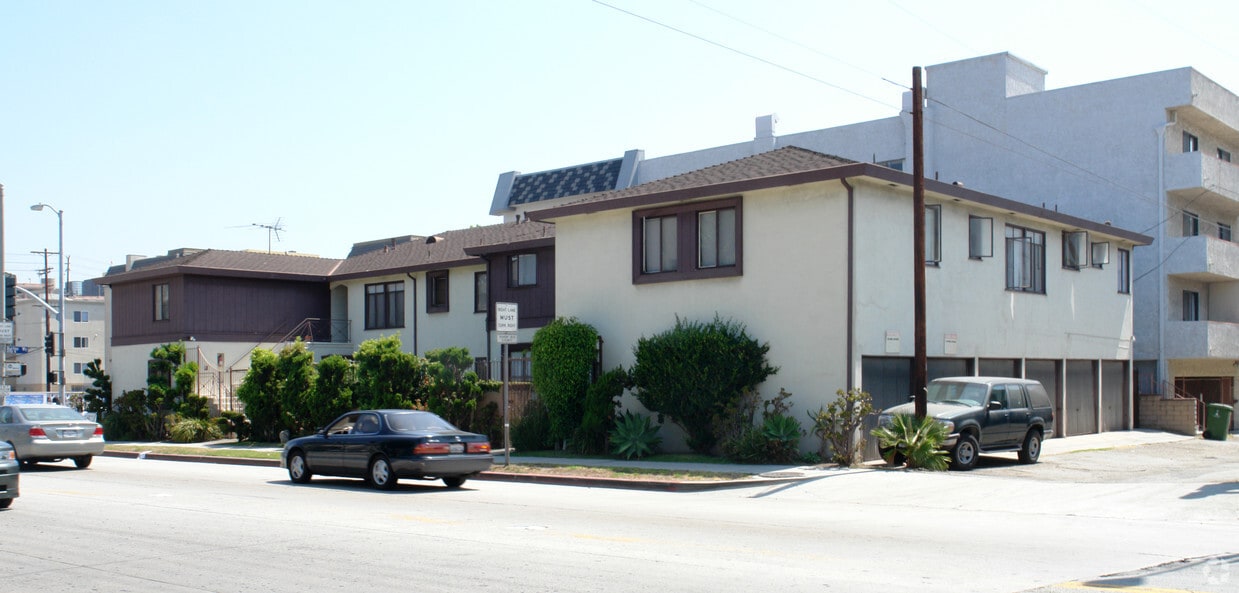 Primary Photo - 402 S Robertson Blvd