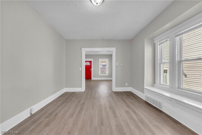 Foto del edificio - 9720 Denison Ave