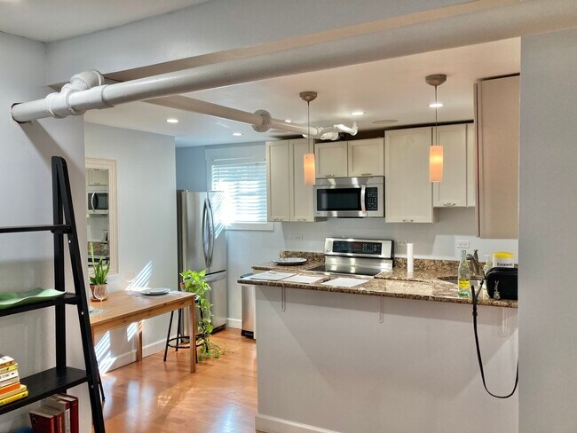 Foto del edificio - 617 W Cornelia Ave