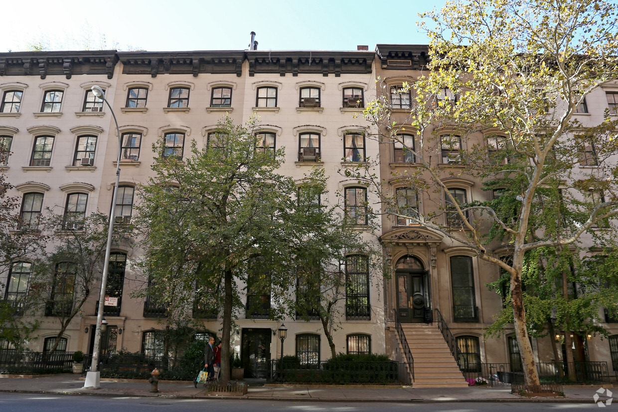 Building Photo - 446 W 23rd St
