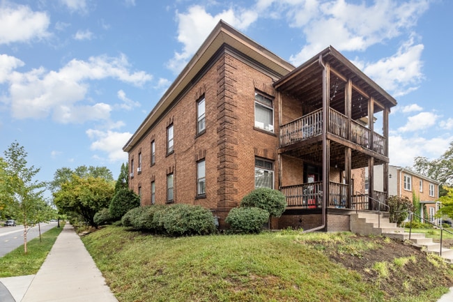 Foto del edificio - 822 W 35th St