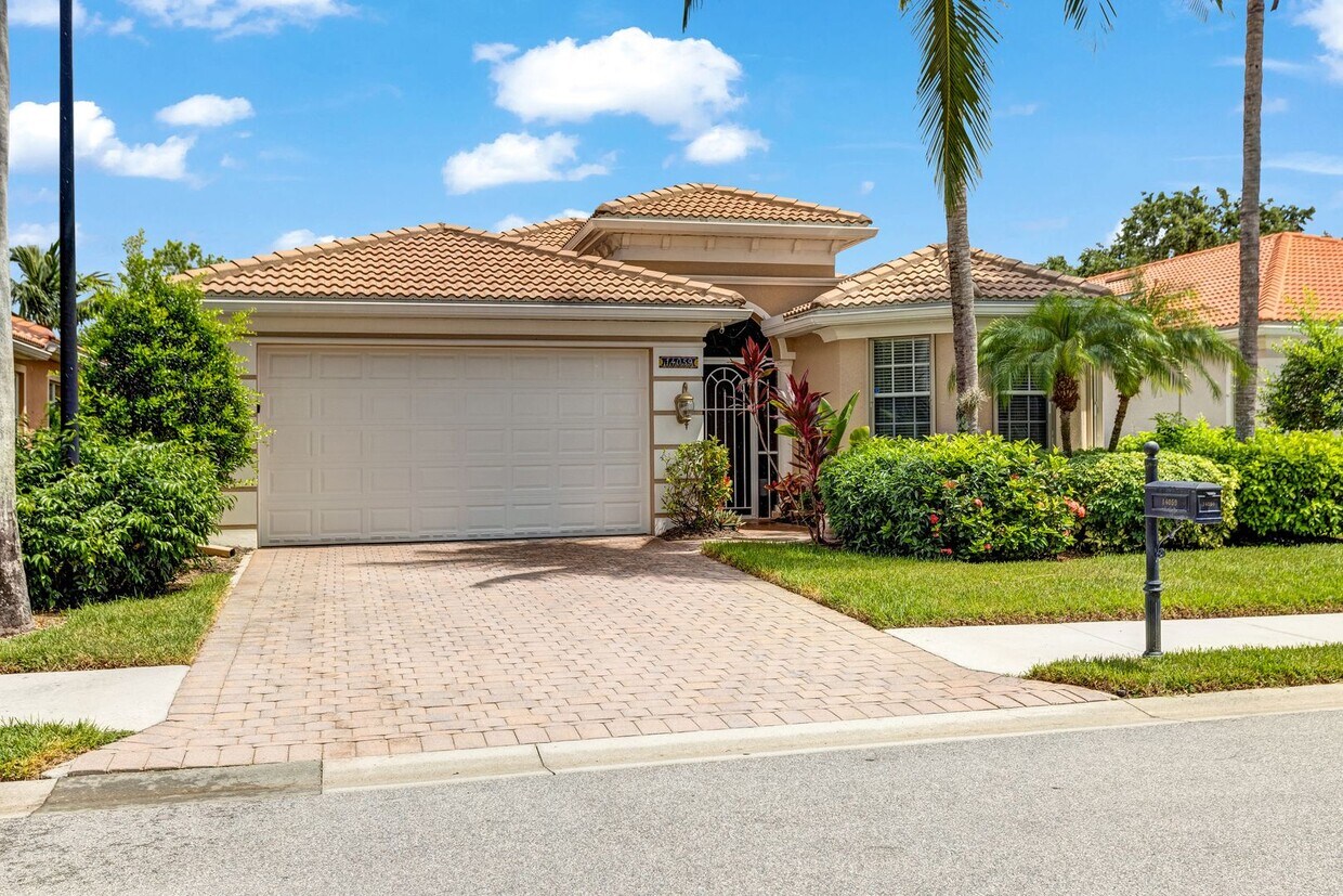 Foto principal - ** REFLECTION LAKES ** 4 BED / 2 BATH - PO...