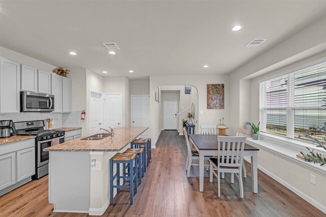 Building Photo - 14033 Lamprey Dr