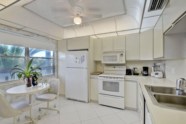 Building Photo - 3401 Bimini Ln