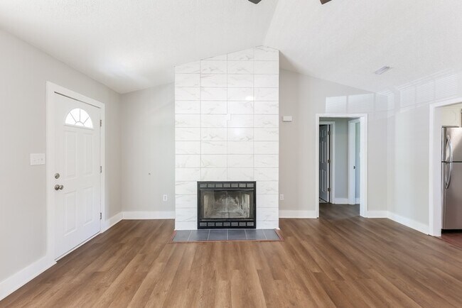 Foto del edificio - 179 Old Timber Rd