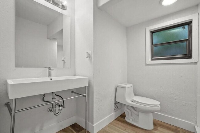 Building Photo - 420 Kanuga Dr