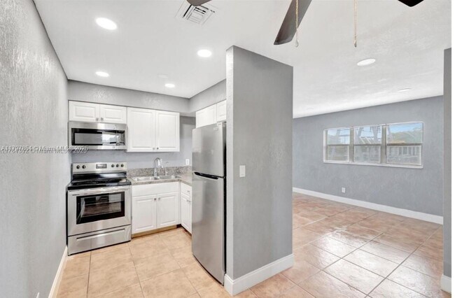Foto del edificio - 825 SW 10th St