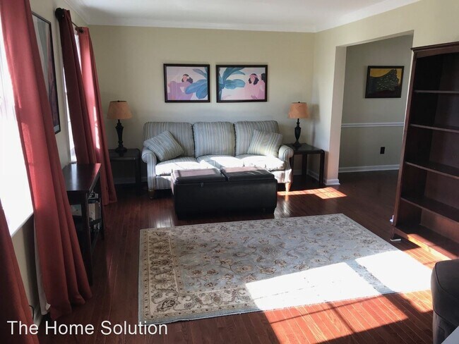 Building Photo - 3 br, 1.5 bath House - 8 Dover Court