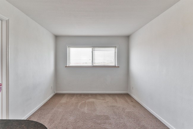 Building Photo - 3844 Park Ave