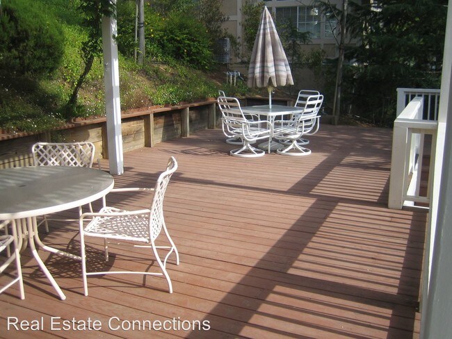 Foto del edificio - 4 br, 3 bath House - 153 College Ave