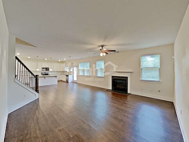 Building Photo - 1084 Adams Haven Bend