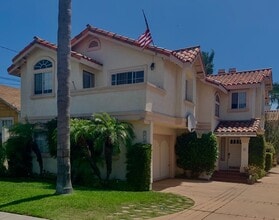 Building Photo - 2016 Curtis Ave