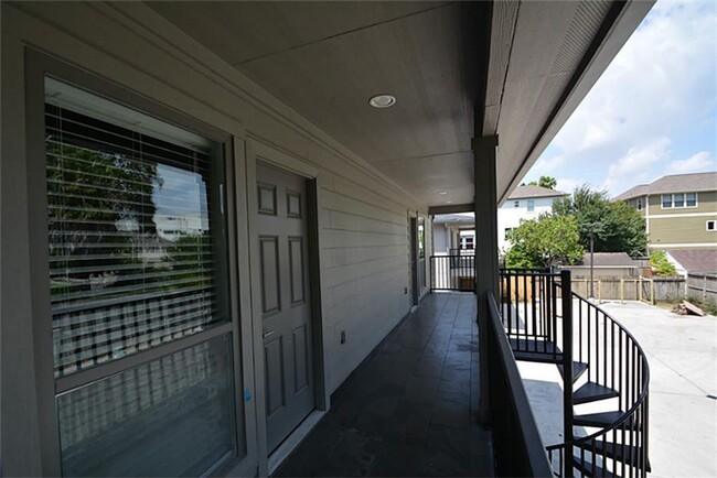 Building Photo - Apartment with sleek finishes in Montrose ...