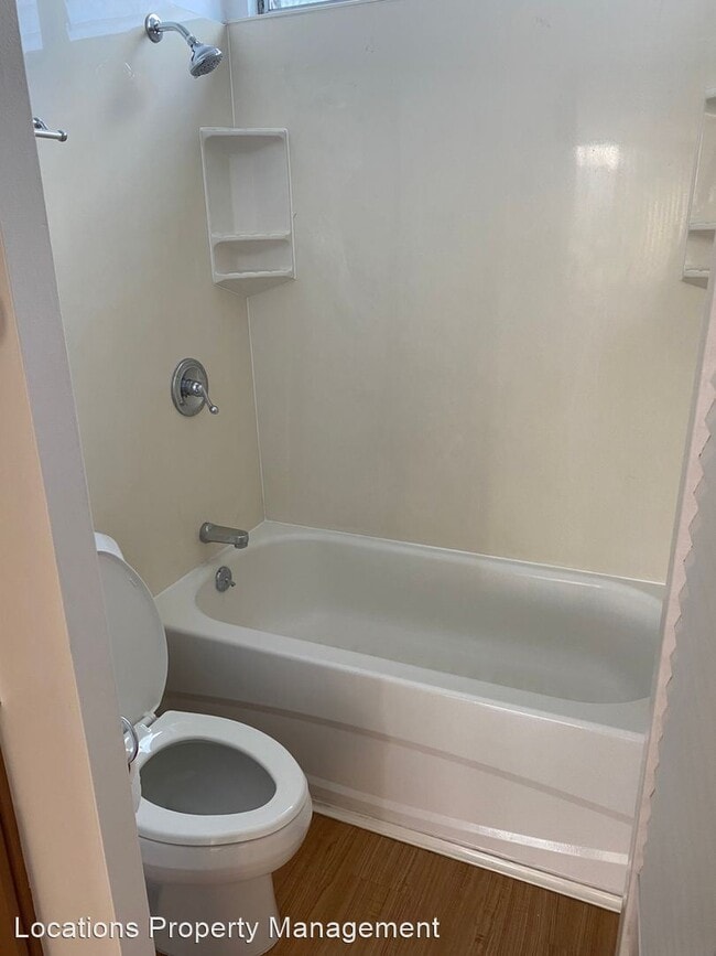 Building Photo - 2 br, 1 bath House - 1122 Elm St. #209