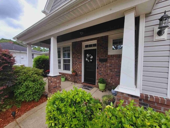 Building Photo - 110 Pinecrest Dr