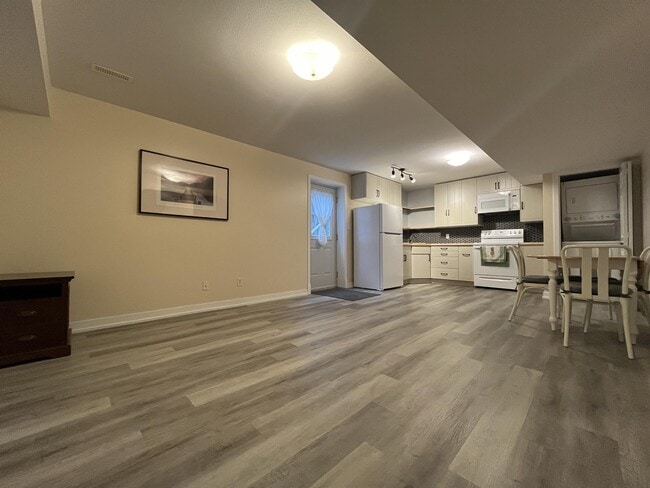 Building Photo - 46508 Lear Dr