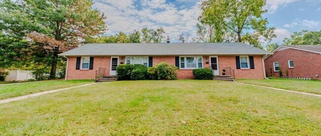 Foto del edificio - 203 Airport Rd