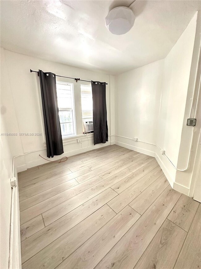 Foto del edificio - 967 SW 5th St