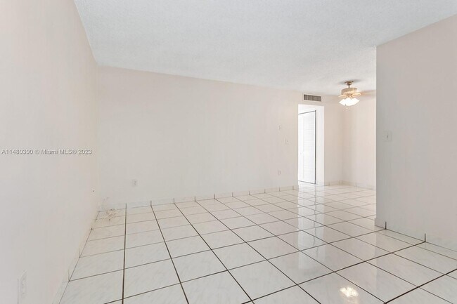 Foto del edificio - 1800 SW 25th St
