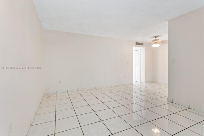 Building Photo - 1800 SW 25th St