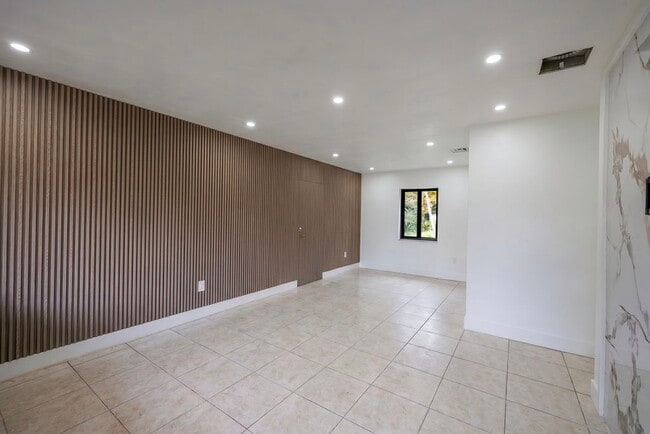 Foto del edificio - 2015 NW 132nd St