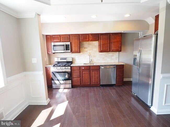 Foto del edificio - 7065 Eastbrook Ave