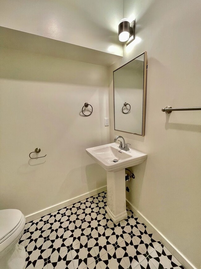 Foto del edificio - 2 bedroom/1 Bathroom - Isla Vista
