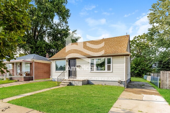 Building Photo - 1817 E 10 Mile Rd