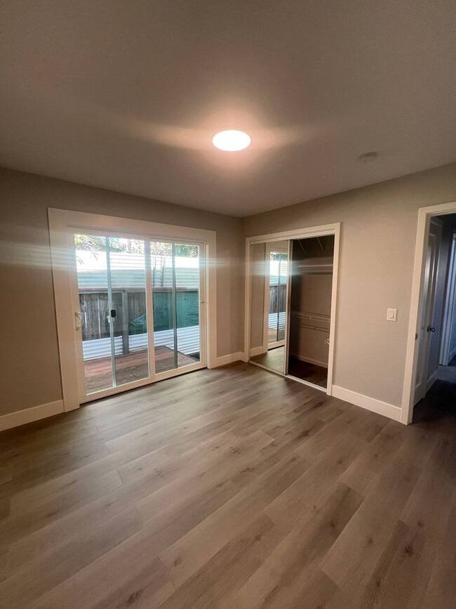 Building Photo - Newly Remodeled 2 Bedroom -Redwood City!