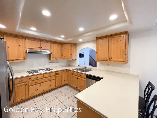 Foto del edificio - Beautiful 4 bedroom, 3 bath pool home in C...