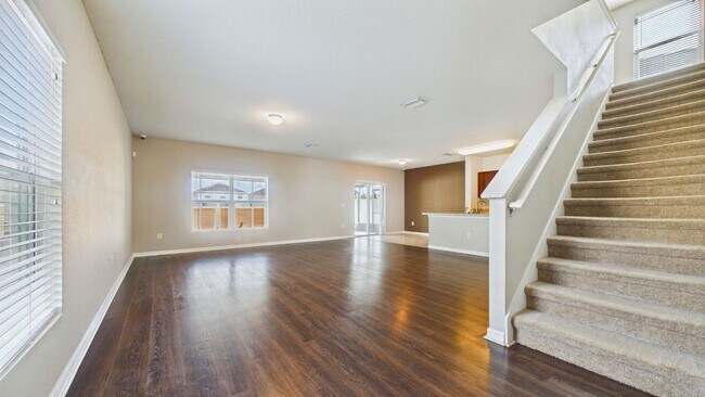 Foto del edificio - 4-Bedroom Home with Spacious Layout in Ayersworth Glen – Wimauma, FL