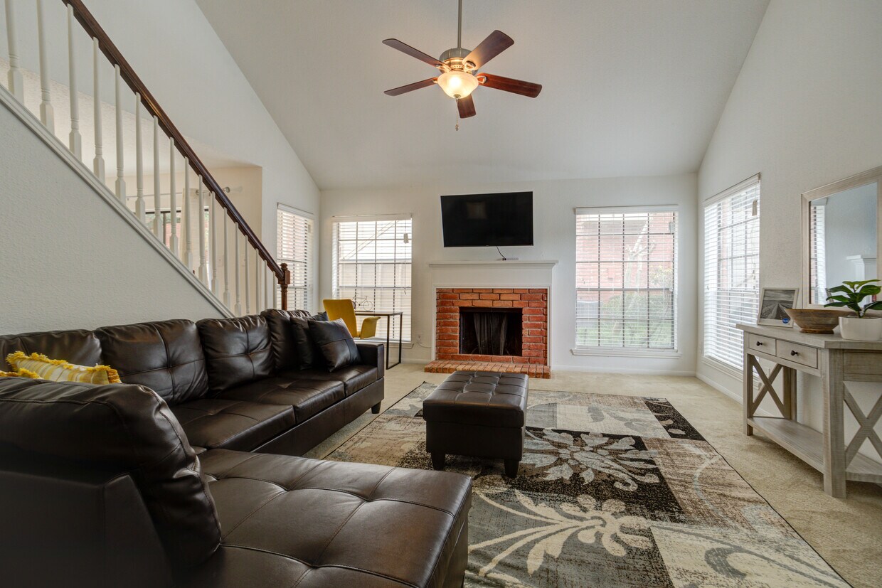 Foto principal - 2211 S Kirkwood Rd