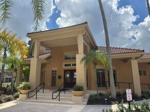 Building Photo - 4807 Via Palm Lakes