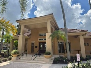 Building Photo - 4807 Via Palm Lakes