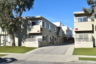 Building Photo - 10847 Kling St