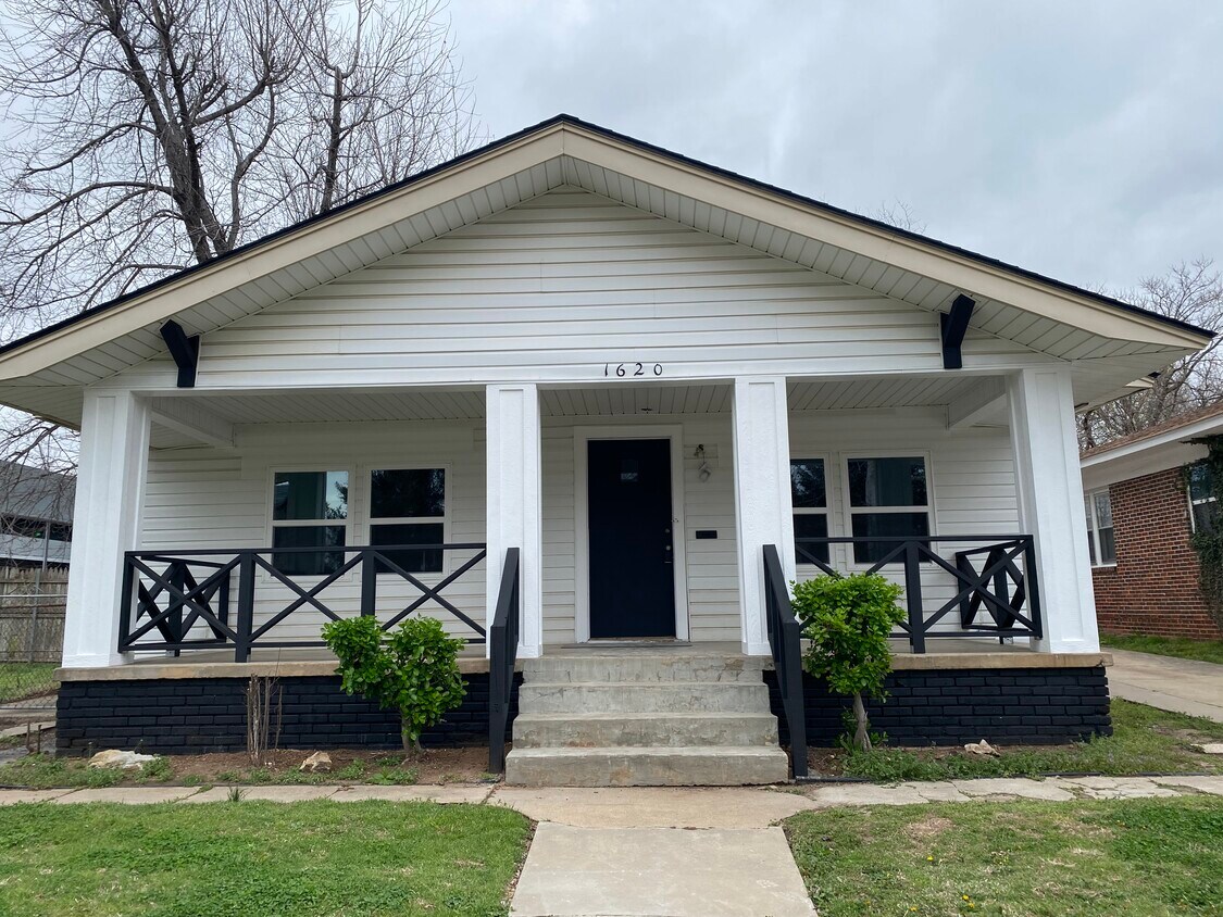 Primary Photo - 1620 N Marion Ave