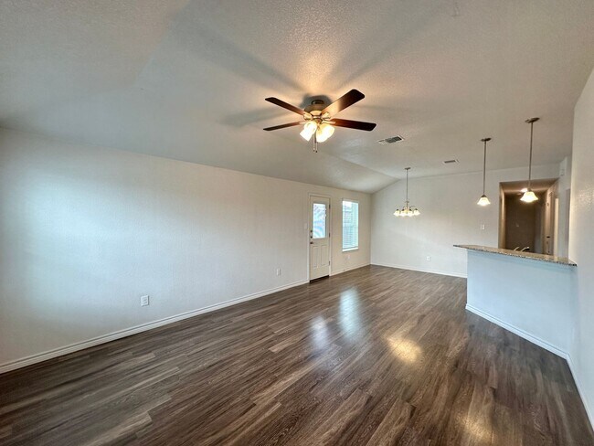 Building Photo - 1837 Clovis Dr
