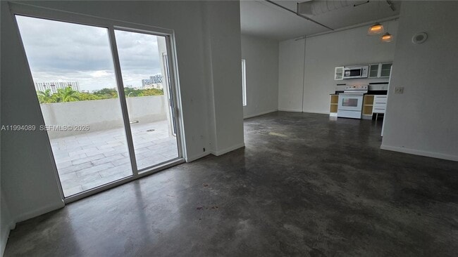 Building Photo - 10 SW South River Dr