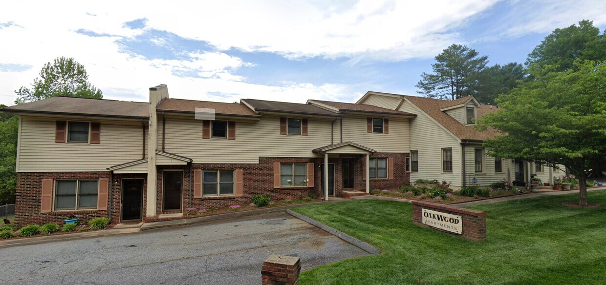 Building Photo - Oakwood Apartments