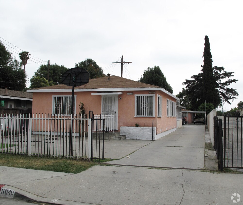Primary Photo - 11040-11042 A,B,C Dodson St