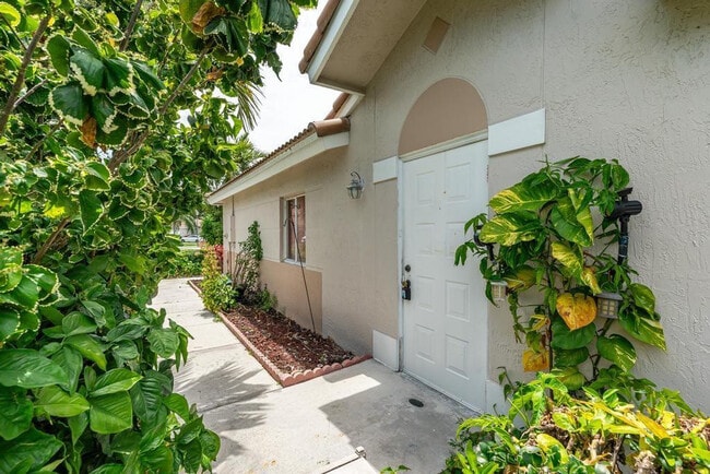 Building Photo - 1881 SW 116th Way