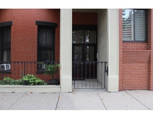 Building Photo - 617 Tremont St